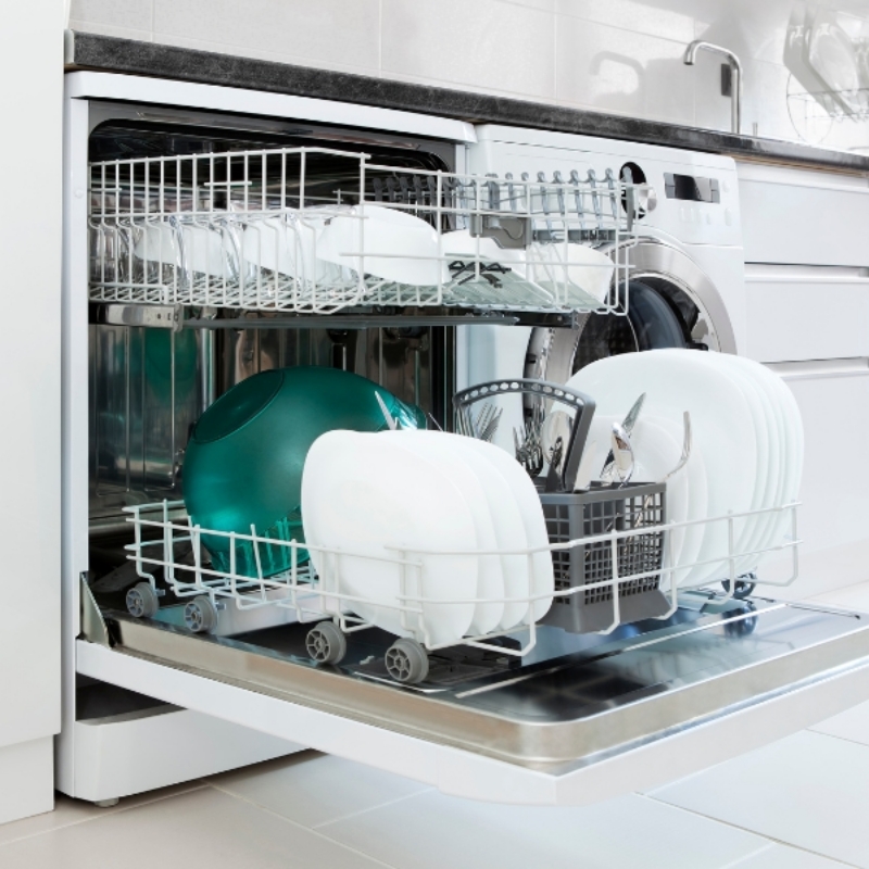 Rửa sạch chén bát với số lượng phù hợp