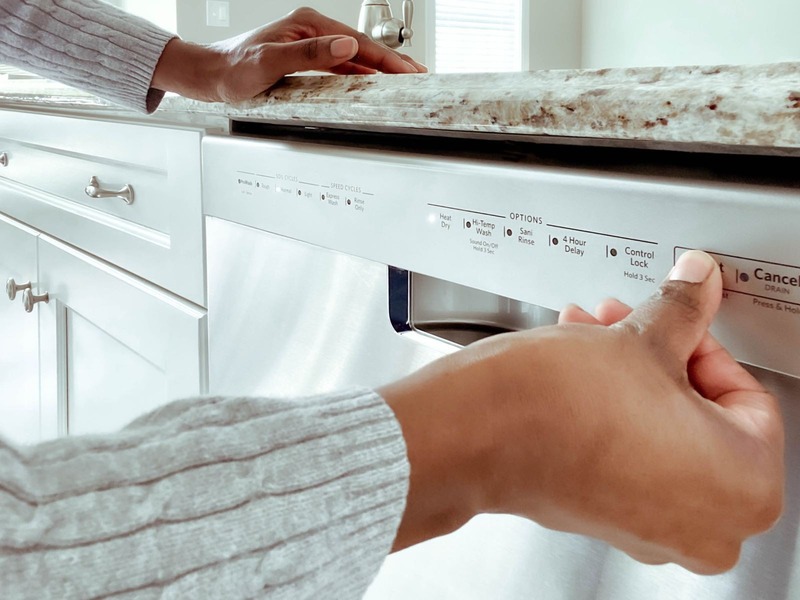 Bật tắt máy rửa bát Bosch SMS63L08EA