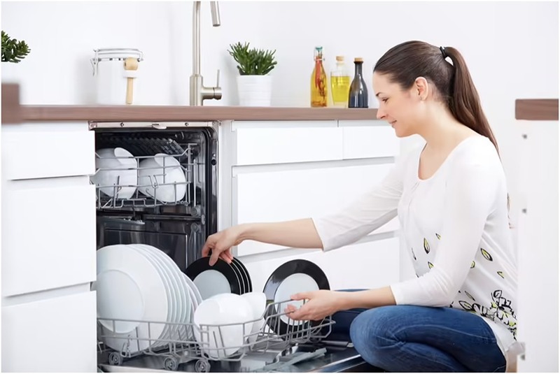 Sắp xếp bát dĩa đúng cách vào máy rửa bát