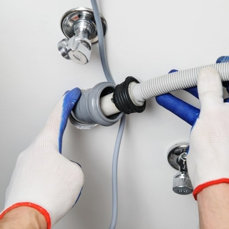 Tắc nghẽn ống thoát nước khiến máy rửa bát bị đọng nước