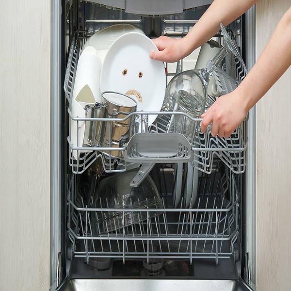Easy Start phù hợp với mọi người dùng, kể cả những người lần đầu sử dụng máy rửa bát